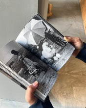 画像をギャラリービューアに読み込む, 書籍『The Luton Auguries』Timothy Prus