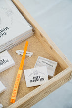 画像をギャラリービューアに読み込む, 陶器「TIGER MOUNTAIN」Skate Board Chopstick Rest